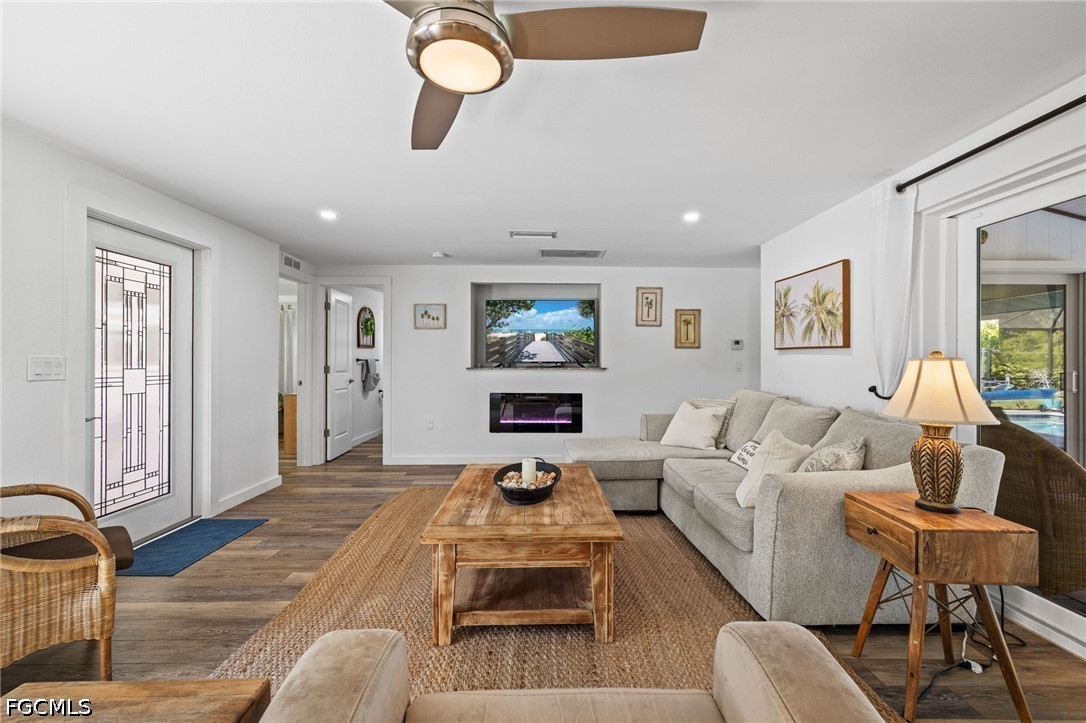 2 Bed Pool Home for Sale in Cape Coral, photo 9
