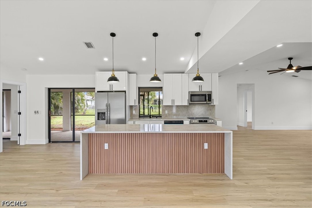 3 Bed SingleFamilyResidence for Sale in Cape Coral, photo 9