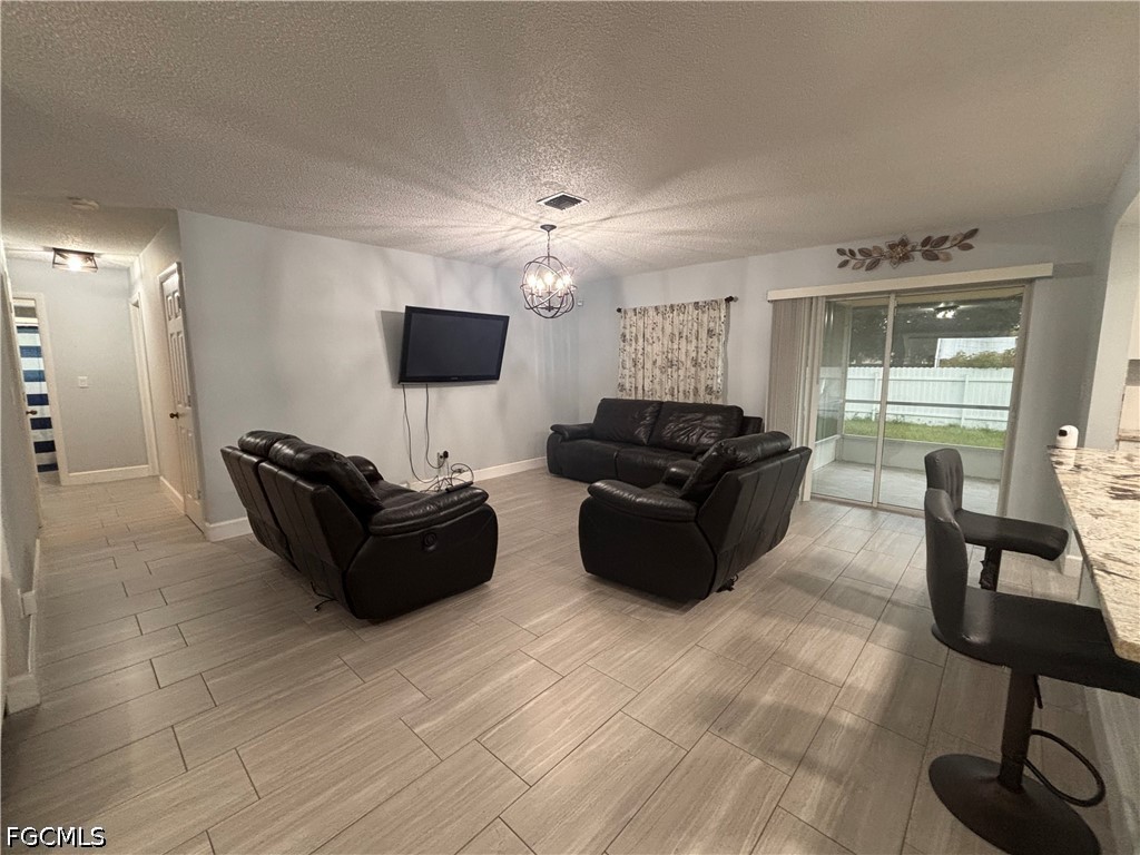 3 Bed SingleFamilyResidence for Sale in Lehigh Acres, photo 9