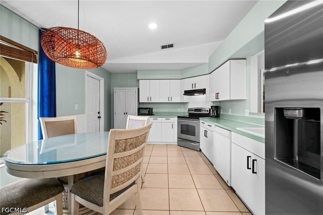 3 Bed Pool Home for Sale in Cape Coral, photo 9