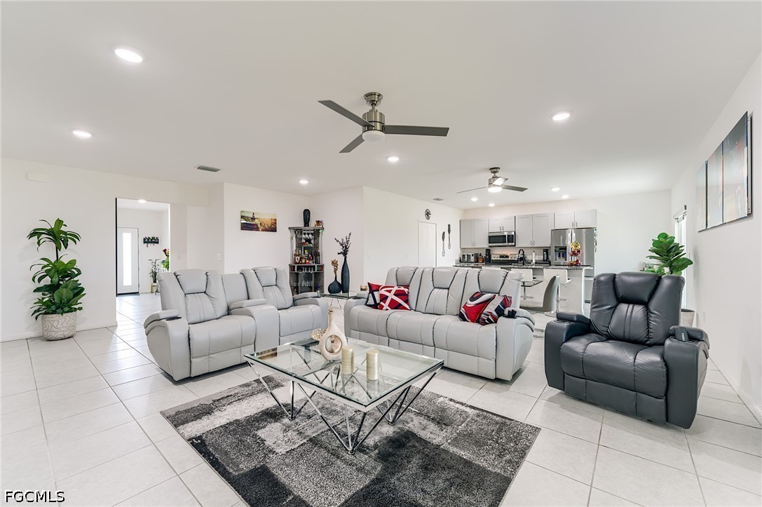 4 Bed SingleFamilyResidence for Sale in Cape Coral, photo 9