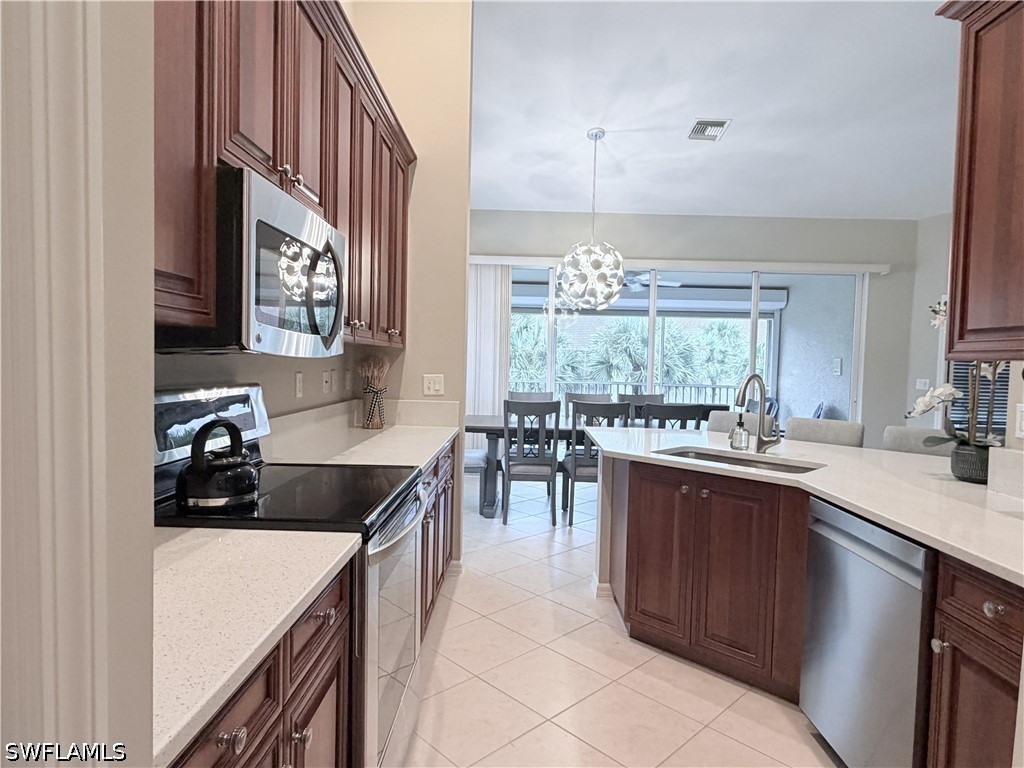 3 Bed Condominium for Sale in Carlton Lakes, photo 9