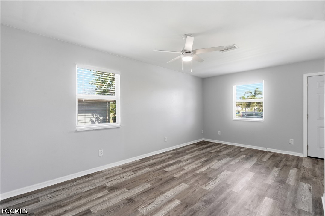 2 Bed SingleFamilyResidence for Sale in North Fort Myers, photo 9
