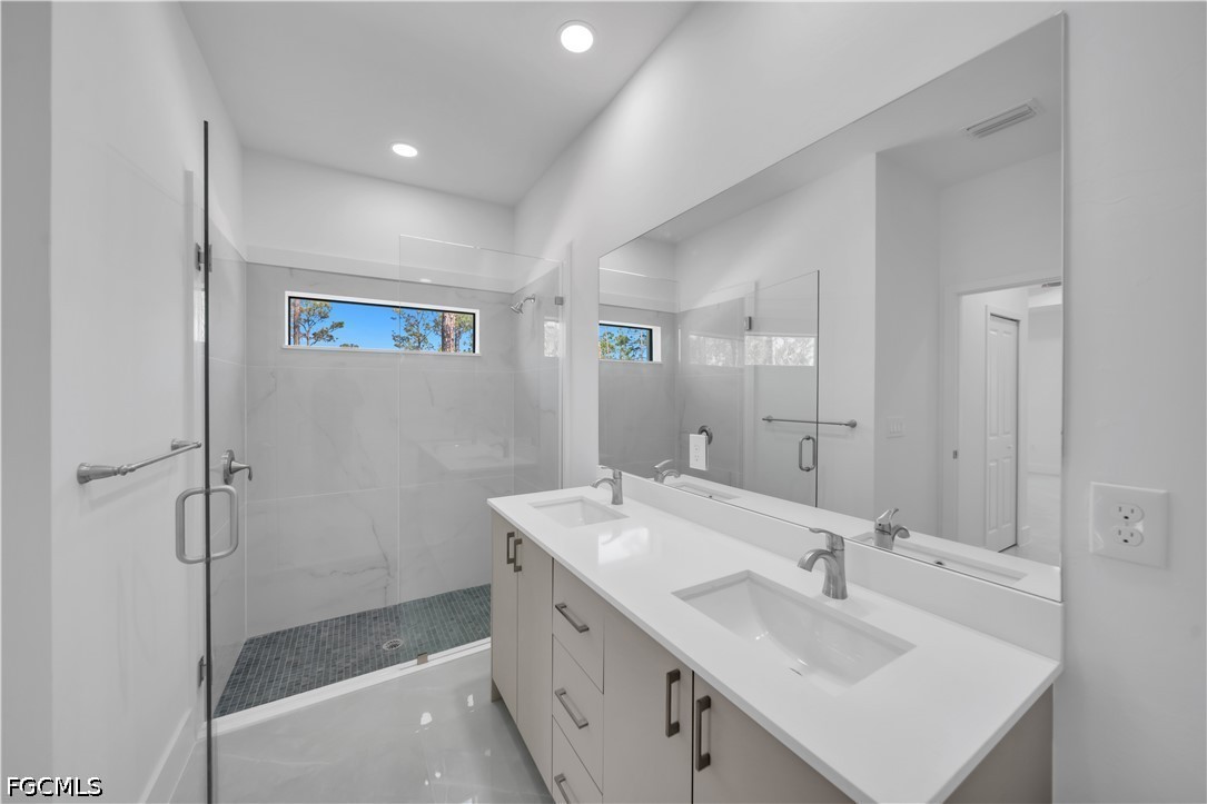 4 Bed SingleFamilyResidence for Sale in Lehigh Acres, photo 9