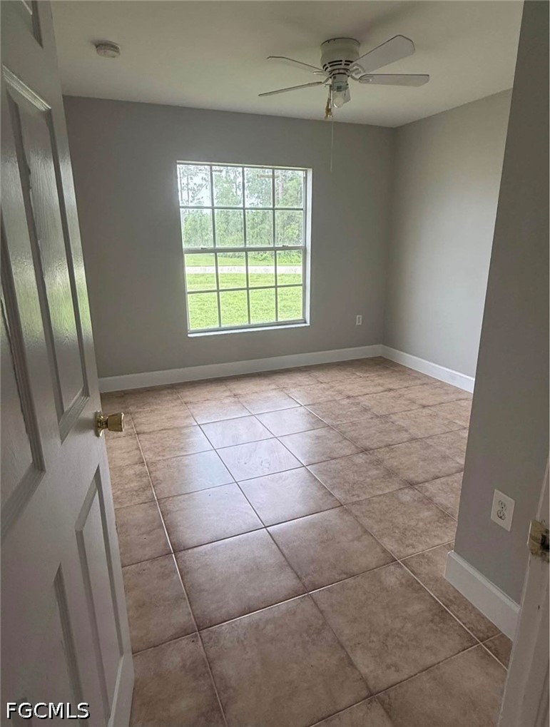 3 Bed SingleFamilyResidence for Sale in Lehigh Acres, photo 9
