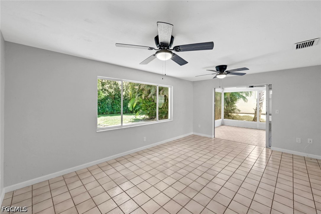 3 Bed SingleFamilyResidence for Sale in Cape Coral, photo 9