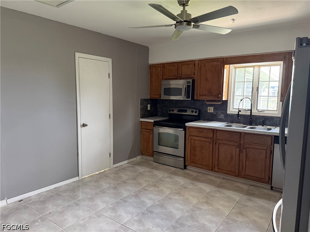 6 Bed SingleFamilyResidence for Sale in Lehigh Acres, photo 9