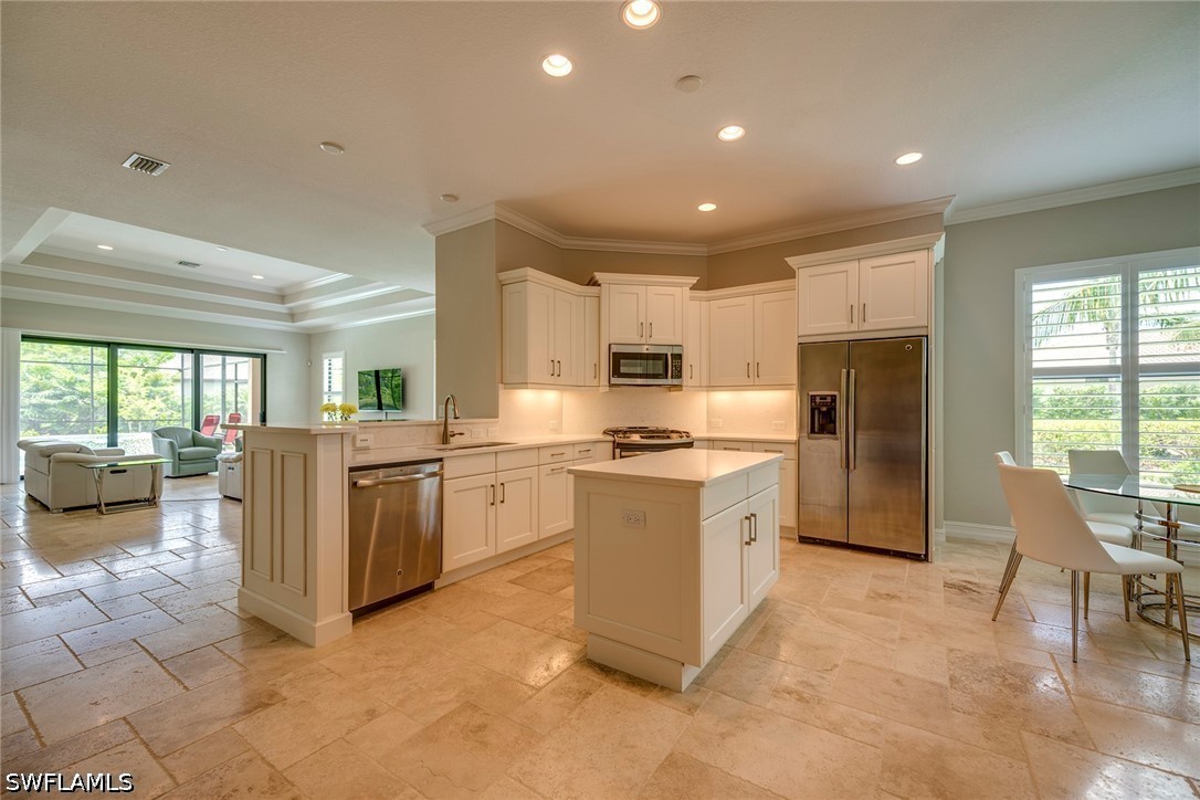 3 Bed Pool Home for Sale in Lakoya, photo 9