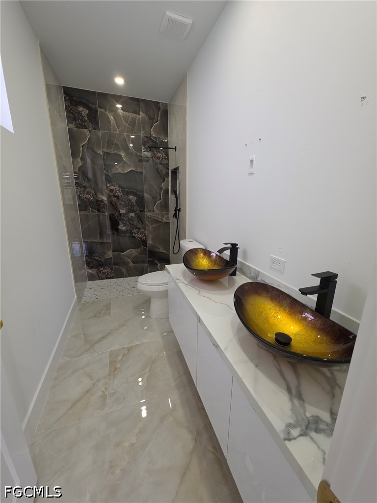 3 Bed SingleFamilyResidence for Sale in Lehigh Acres, photo 9