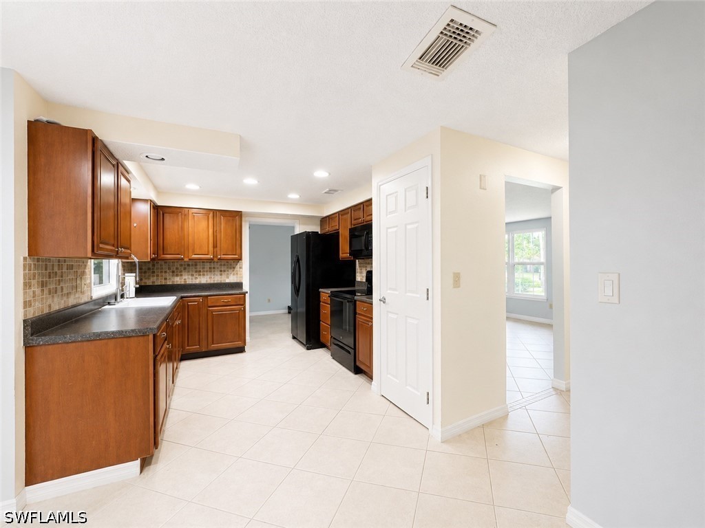 3 Bed SingleFamilyResidence for Sale in Naples, photo 9