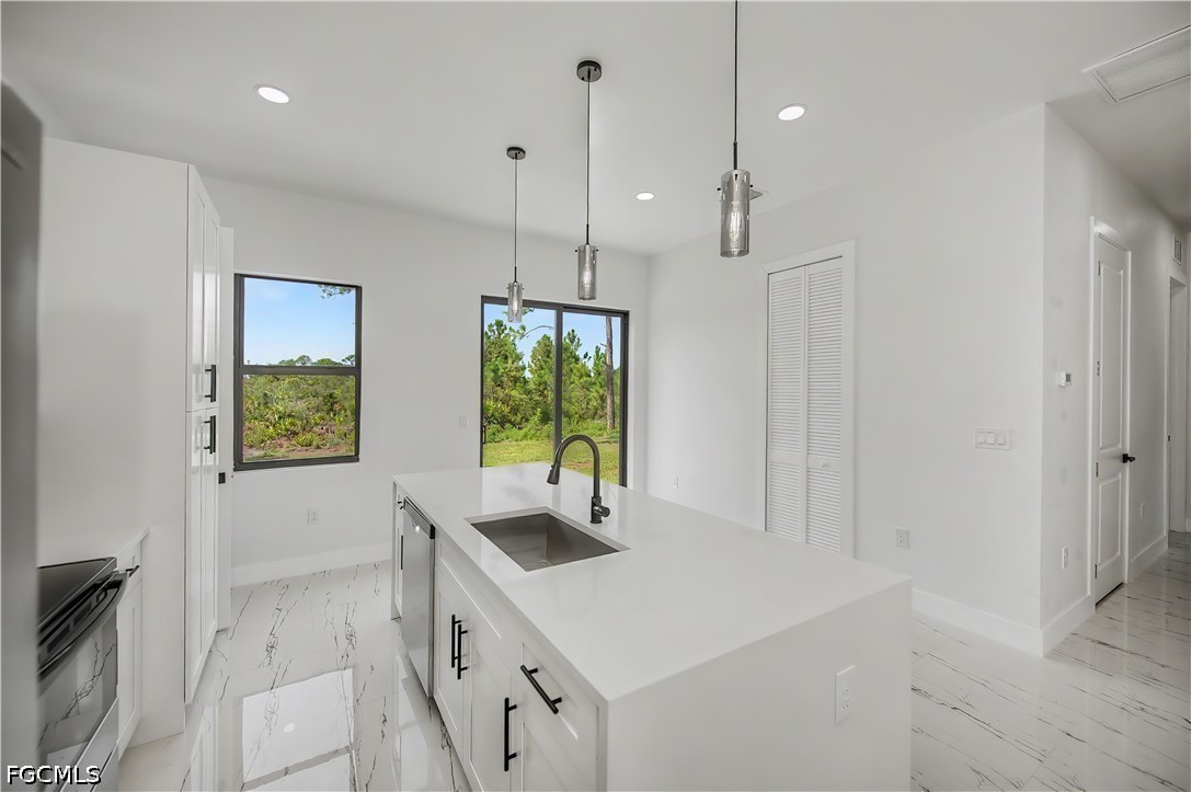 3 Bed SingleFamilyResidence for Sale in Lehigh Acres, photo 9