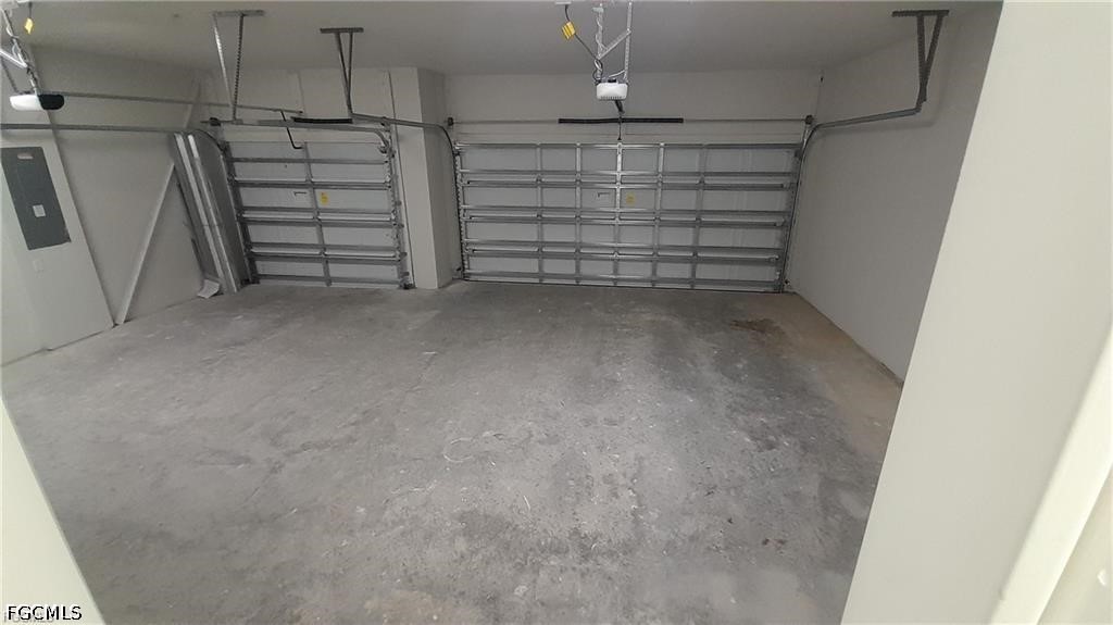 3 Bed SingleFamilyResidence for Sale in Cape Coral, photo 9