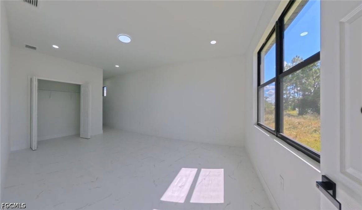 3 Bed SingleFamilyResidence for Sale in Lehigh Acres, photo 9