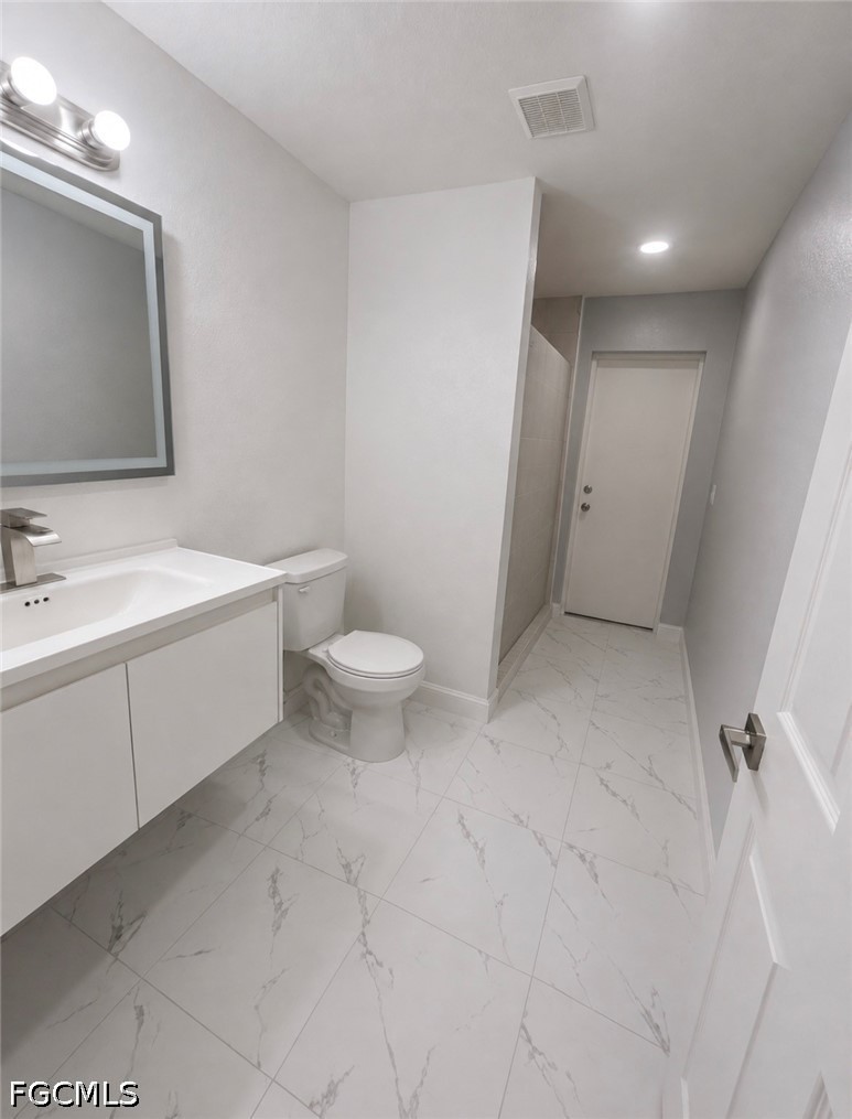 3 Bed SingleFamilyResidence for Sale in Lehigh Acres, photo 9