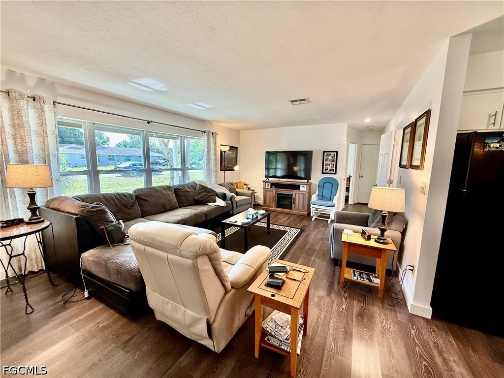 2 Bed SingleFamilyResidence for Sale in Lehigh Acres, photo 9