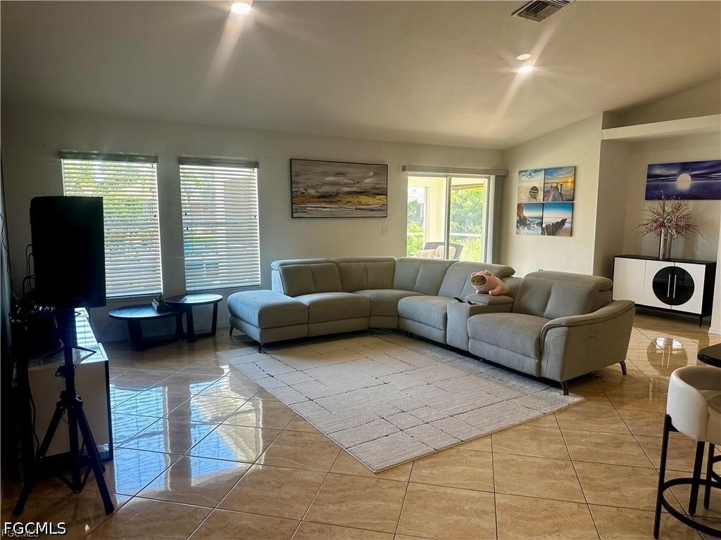 3 Bed Waterfront Home for Sale in Cape Coral, photo 9