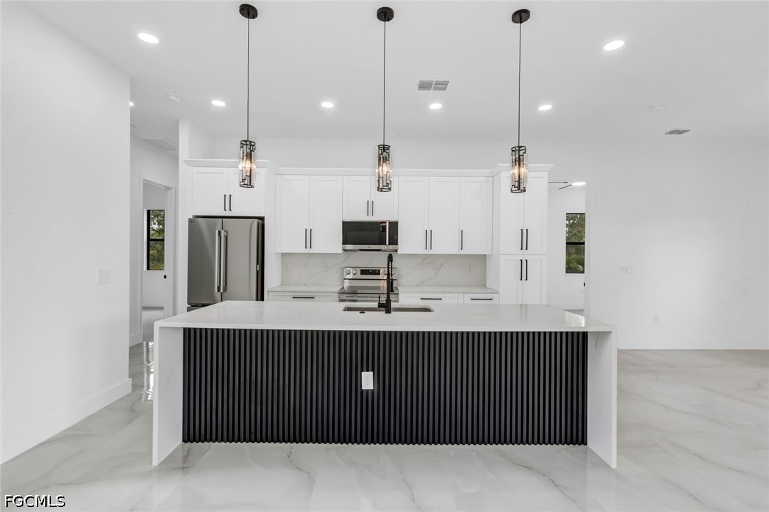 4 Bed SingleFamilyResidence for Sale in Lehigh Acres, photo 9