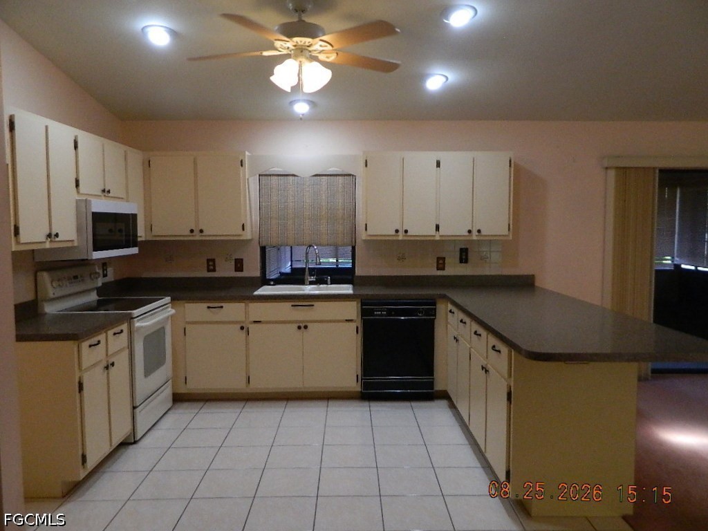 3 Bed SingleFamilyResidence for Sale in Cape Coral, photo 9