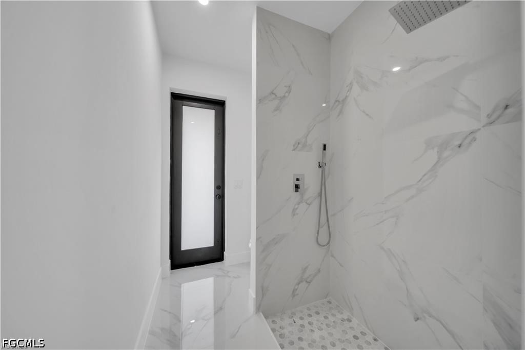 3 Bed SingleFamilyResidence for Sale in Lehigh Acres, photo 9