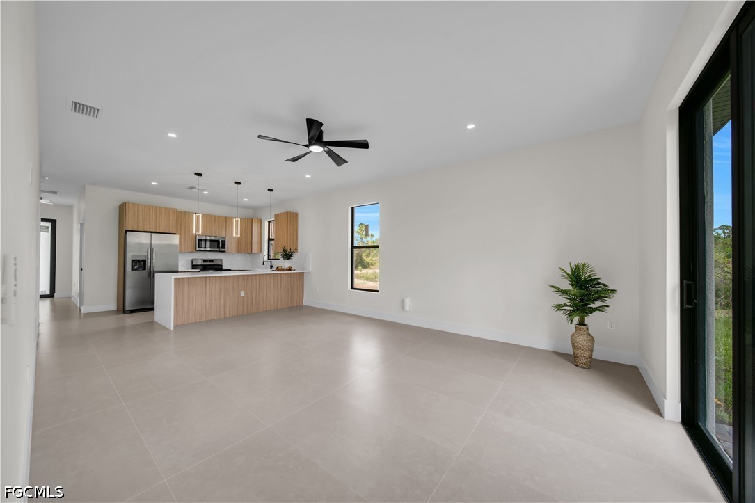 3 Bed SingleFamilyResidence for Sale in Lehigh Acres, photo 9