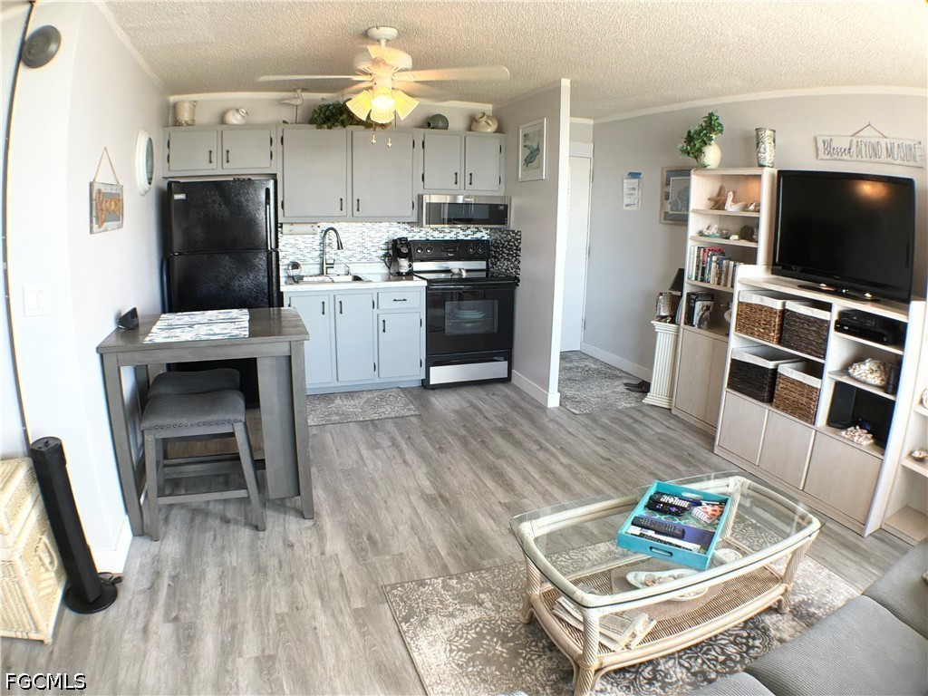 1 Bed Waterfront Home for Sale in Fort Myers Beach, photo 9