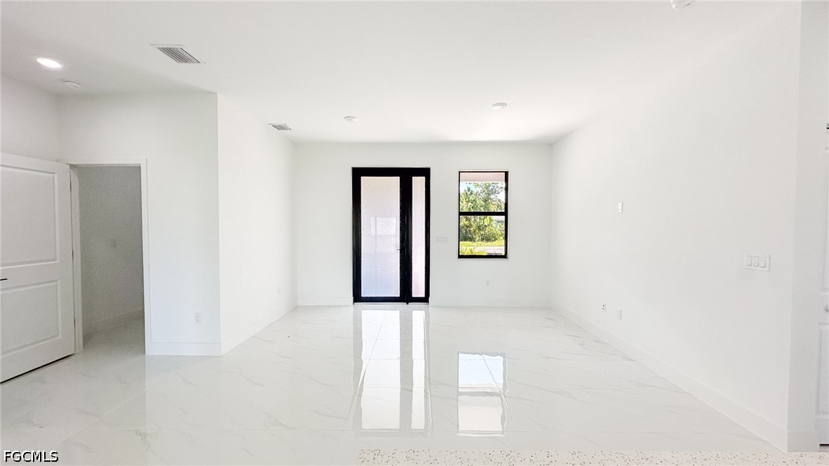 3 Bed SingleFamilyResidence for Sale in Lehigh Acres, photo 9