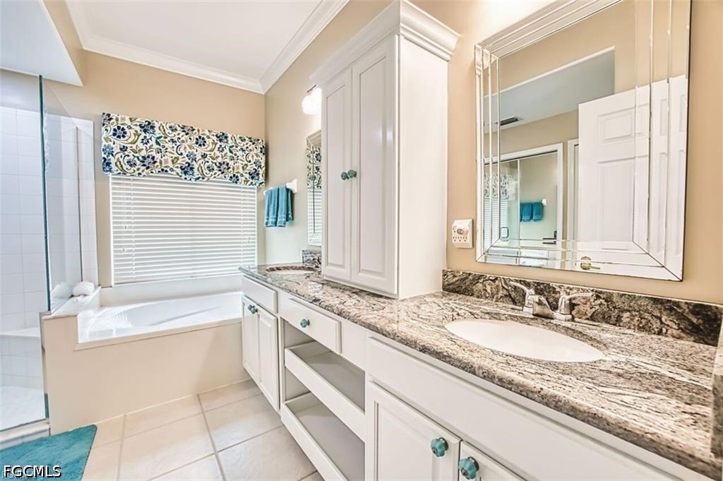 3 Bed Pool Home for Sale in Fort Myers, photo 9