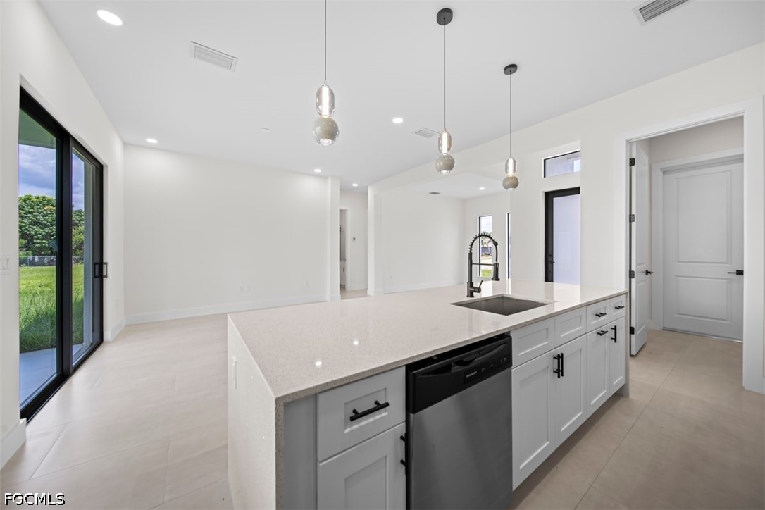 3 Bed SingleFamilyResidence for Sale in Cape Coral, photo 9