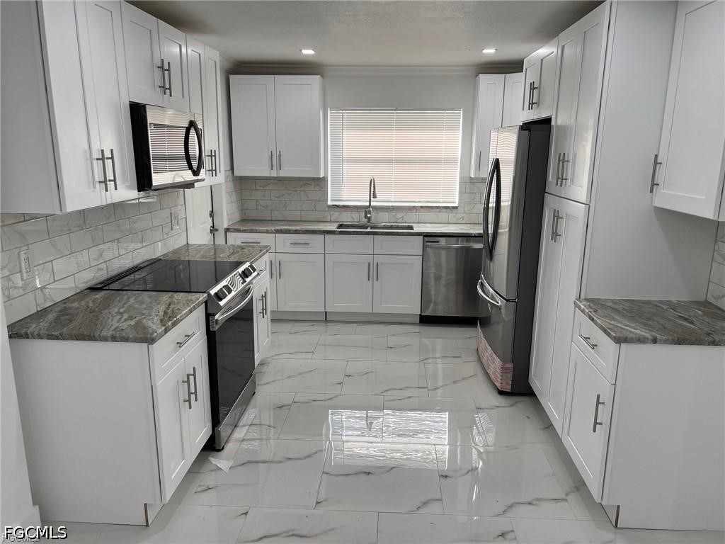 3 Bed Waterfront Home for Sale in Holeusa Estates, photo 9