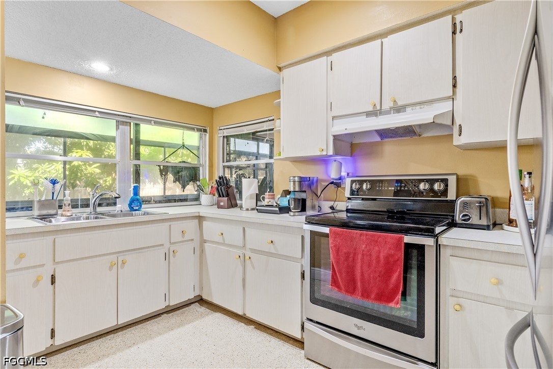 2 Bed SingleFamilyResidence for Sale in Cape Coral, photo 9