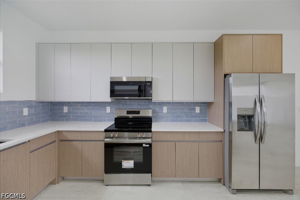 3 Bed SingleFamilyResidence for Sale in Cape Coral, photo 9