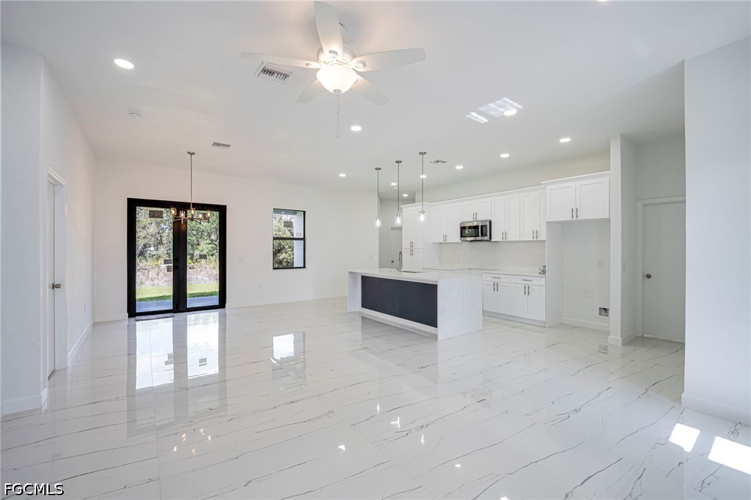 3 Bed SingleFamilyResidence for Sale in Lehigh Acres, photo 9