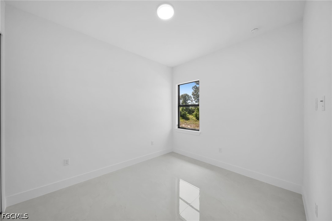 3 Bed SingleFamilyResidence for Sale in Lehigh Acres, photo 9