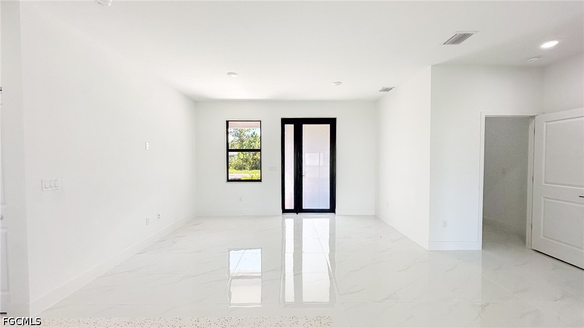 3 Bed SingleFamilyResidence for Sale in Lehigh Acres, photo 9