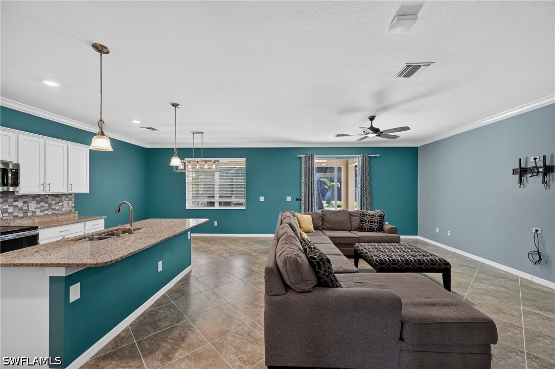 4 Bed Pool Home for Sale in Castalina, photo 9