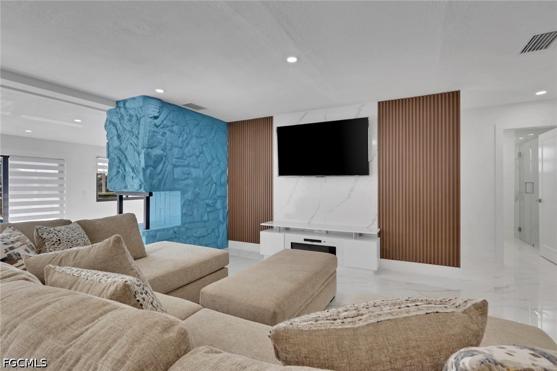 3 Bed Pool Home for Sale in Cape Coral, photo 9