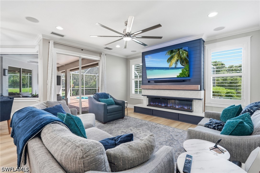 5 Bed Pool Home for Sale in Stoneybrook, photo 9