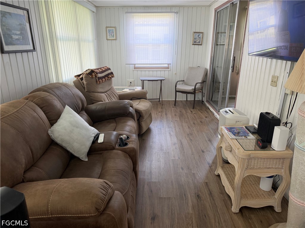 2 Bed ManufacturedHome for Sale in North Fort Myers, photo 9