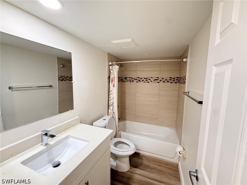 2 Bed Condominium for Sale in Naples, photo 9