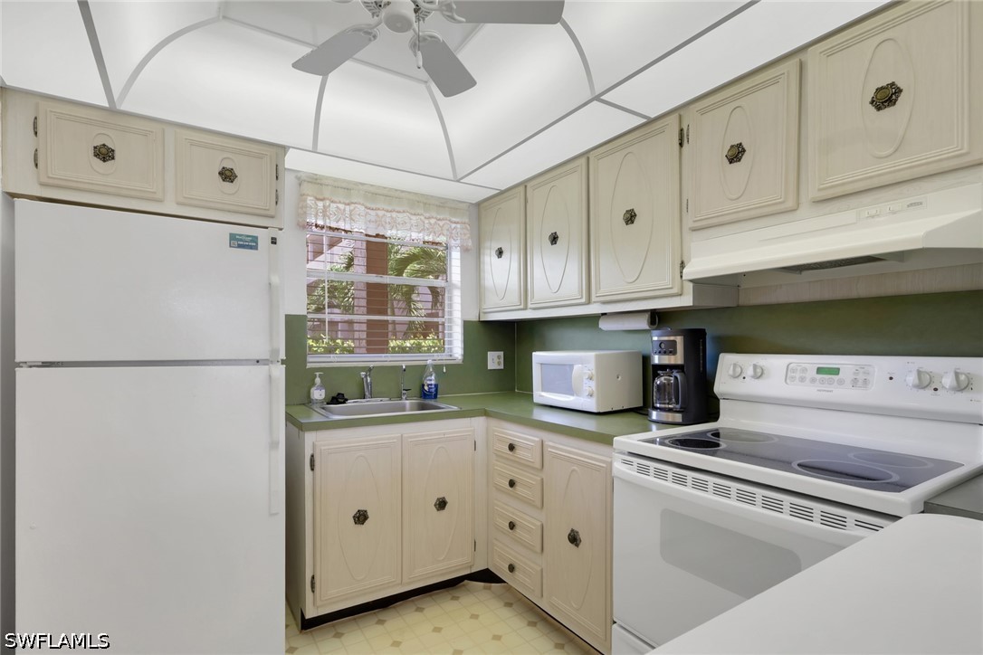 1 Bed Condominium for Sale in Naples, photo 9