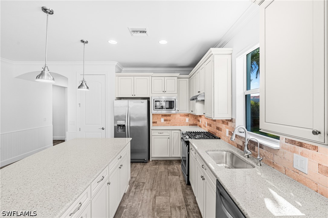 3 Bed SingleFamilyResidence for Sale in Estero, photo 9
