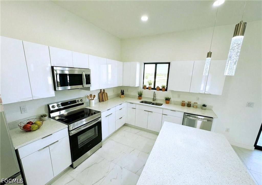 4 Bed SingleFamilyResidence for Sale in Cape Coral, photo 9