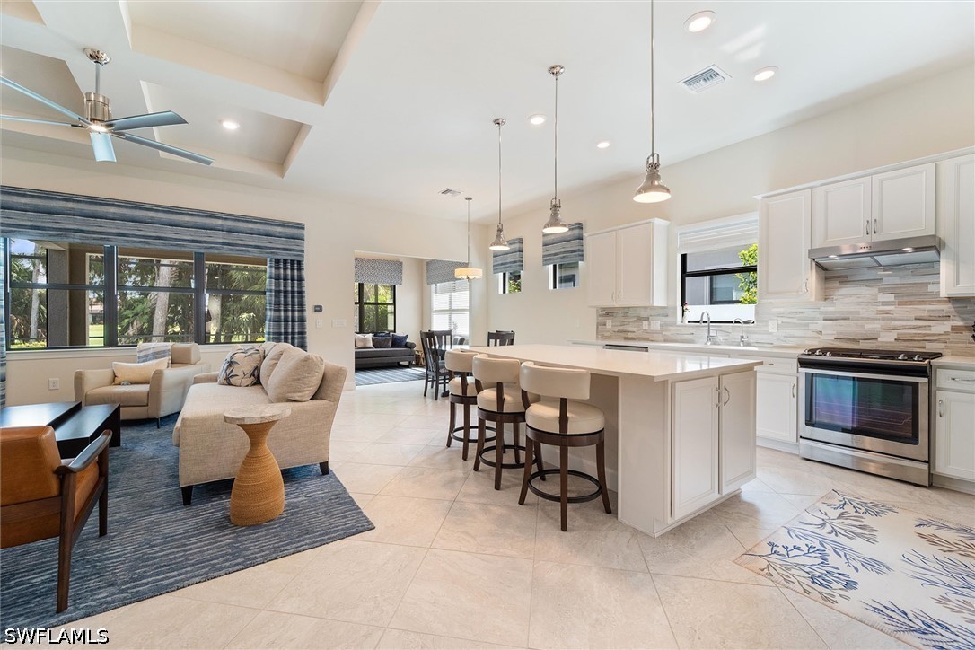 2 Bed Pool Home for Sale in Naples, photo 9