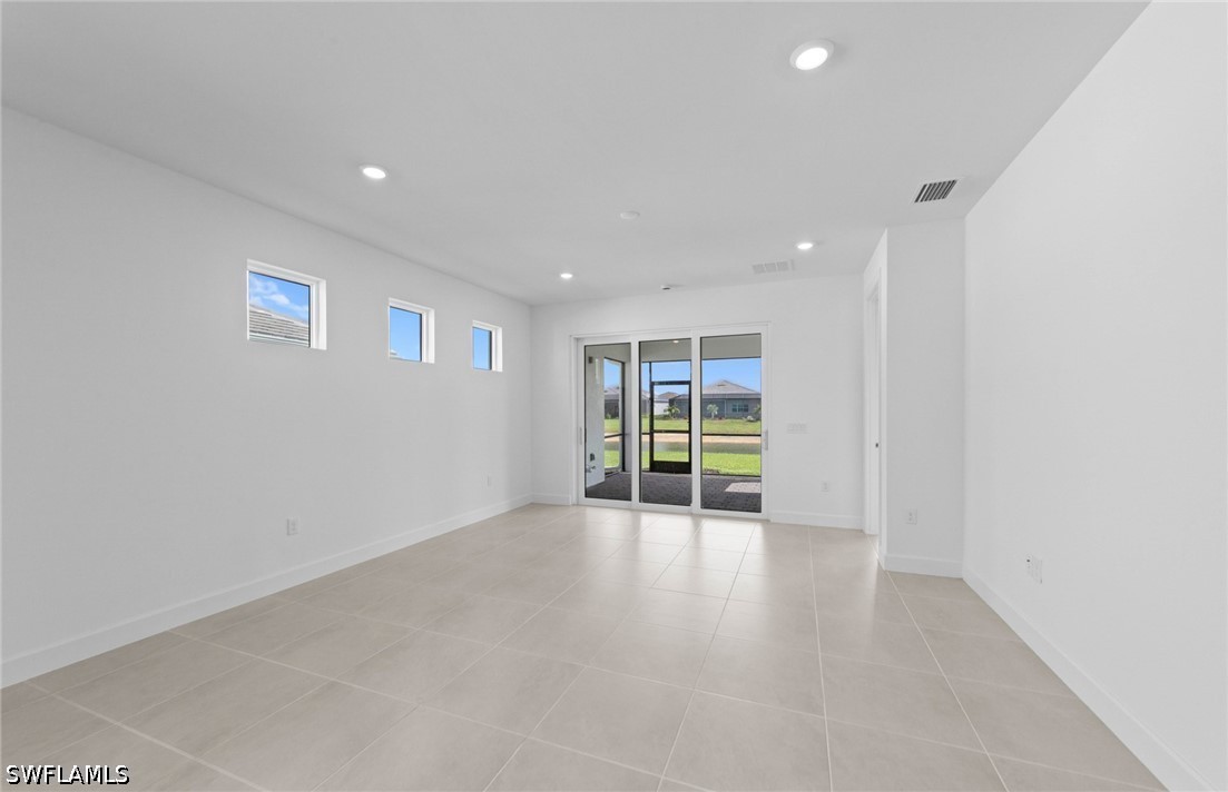 2 Bed SingleFamilyResidence for Sale in Alva, photo 9