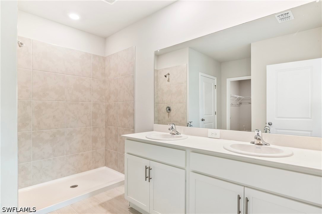 4 Bed SingleFamilyResidence for Sale in Lehigh Acres, photo 9