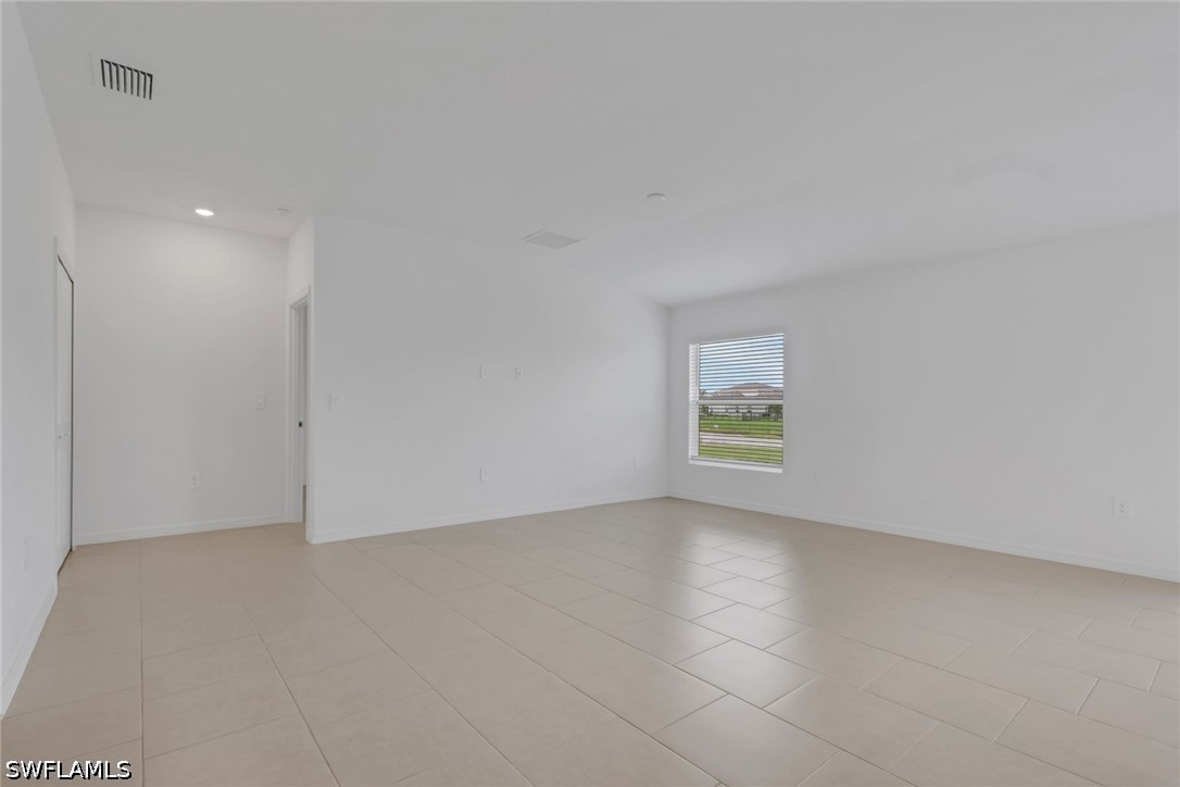 4 Bed SingleFamilyResidence for Sale in Savanna Lakes, photo 9
