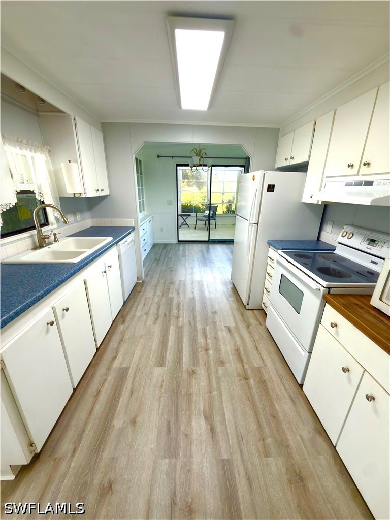 2 Bed ManufacturedHome for Sale in Naples, photo 9