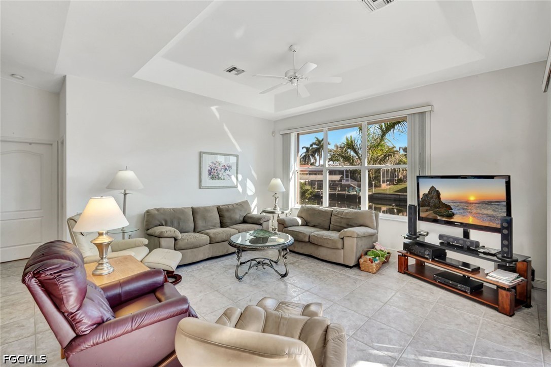 3 Bed Pool Home for Sale in Cape Coral, photo 9
