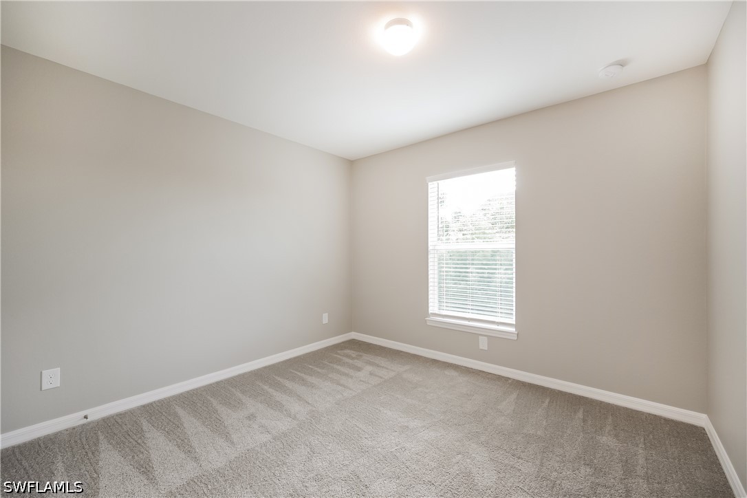3 Bed SingleFamilyResidence for Sale in Lehigh Acres, photo 9