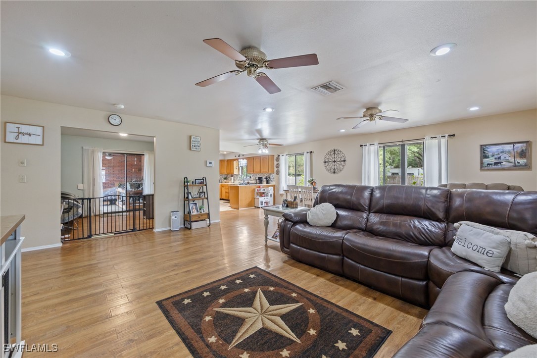 3 Bed SingleFamilyResidence for Sale in Fort Denaud, photo 10